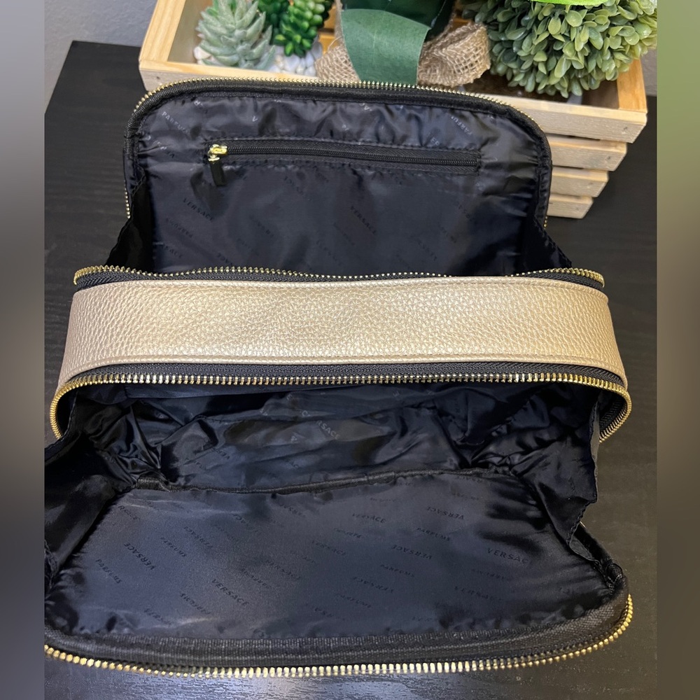 Versace Parfums Black/Gold Toiletry Pouch - Picture 13 of 13